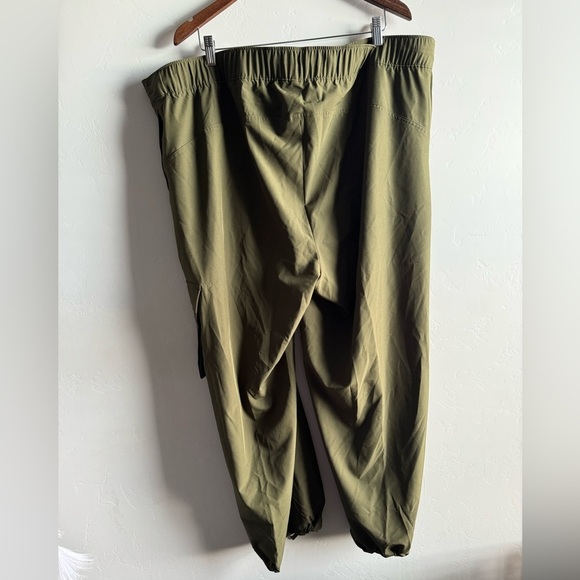 Old Navy - Quick Dry Cargo Pants - Picture 8 of 9